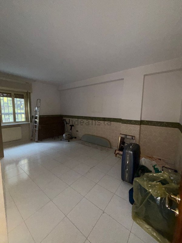 appartamento in vendita a Napoli in zona San Carlo all'Arena