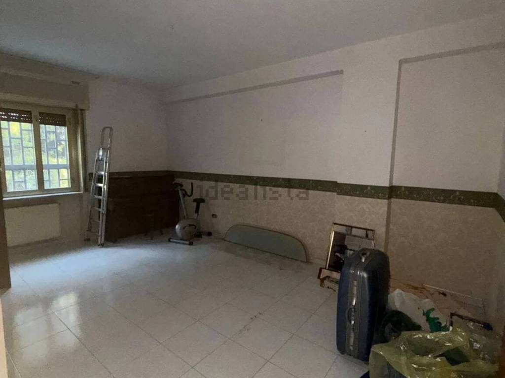 appartamento in vendita a Napoli in zona San Carlo all'Arena