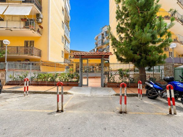 appartamento in vendita a Napoli in zona Arenella