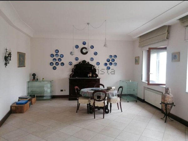 appartamento in vendita a Napoli in zona Chiaia