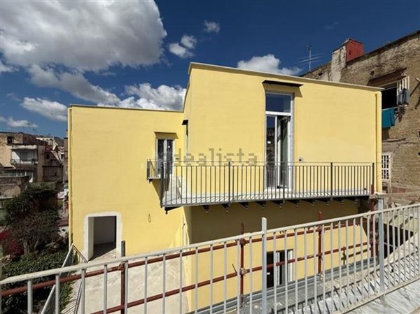 intera palazzina in vendita a Napoli in zona Stella