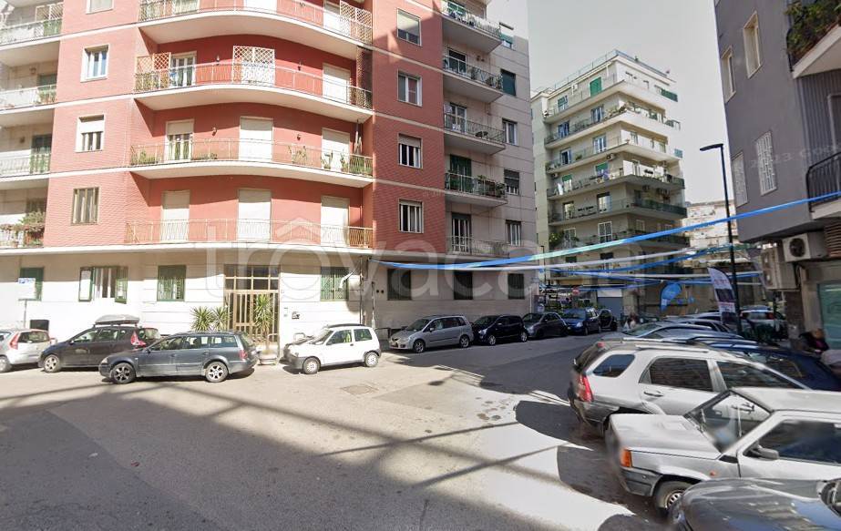 locale commerciale in vendita a Napoli