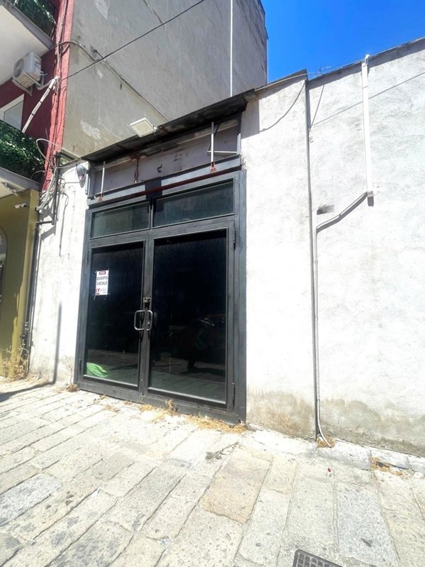 locale commerciale in vendita a Napoli in zona Poggioreale