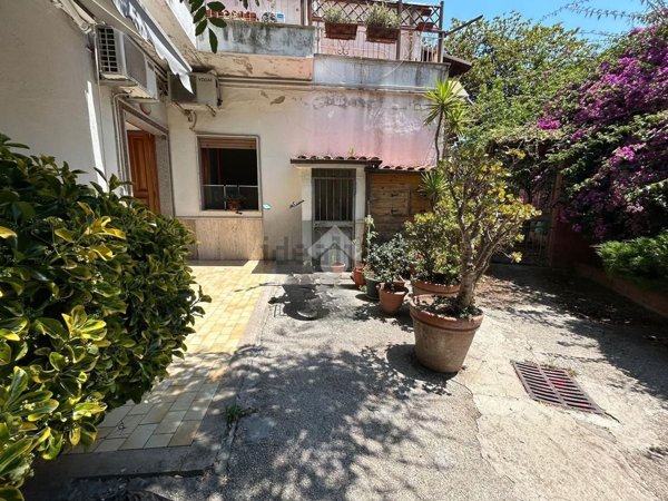 appartamento in vendita a Napoli in zona Poggioreale