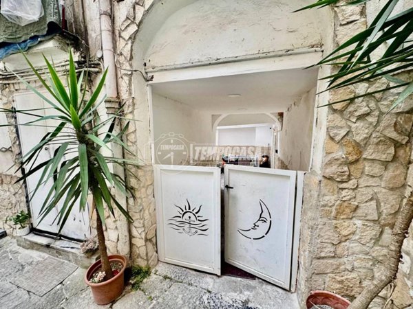 appartamento in vendita a Napoli in zona Vicaria
