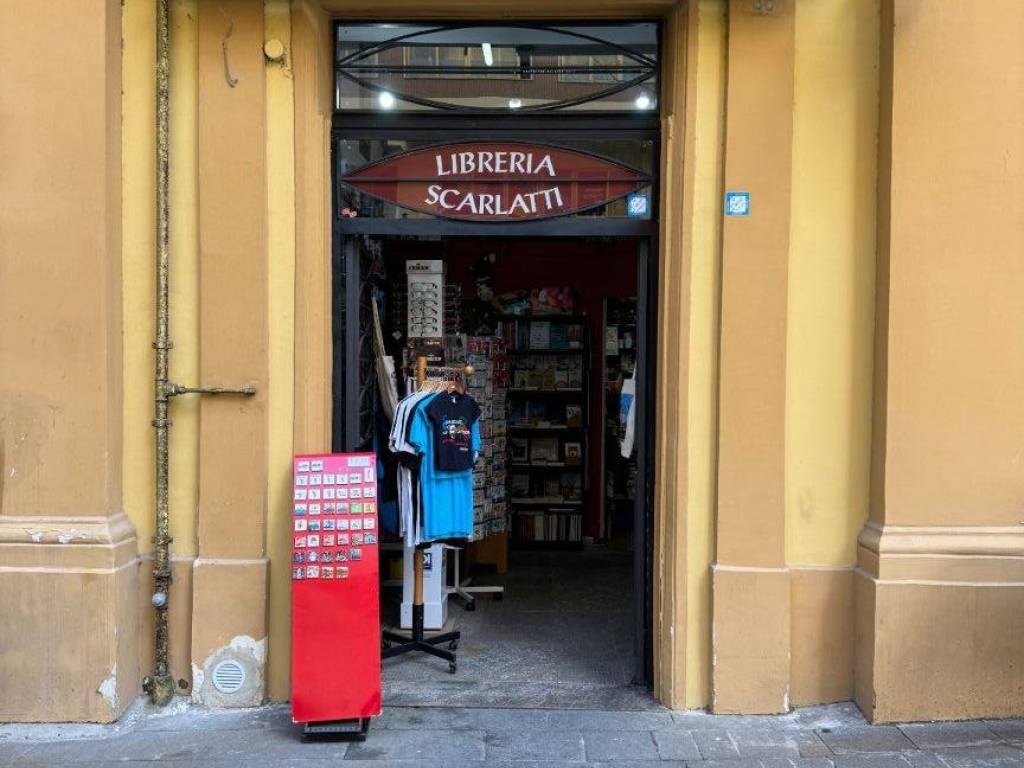 negozio in vendita a Napoli in zona Arenella