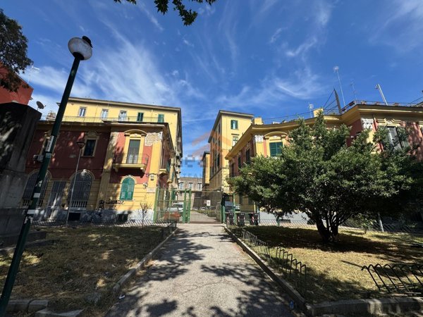 appartamento in vendita a Napoli in zona Stella