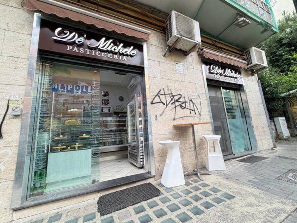 negozio in vendita a Napoli in zona Vomero