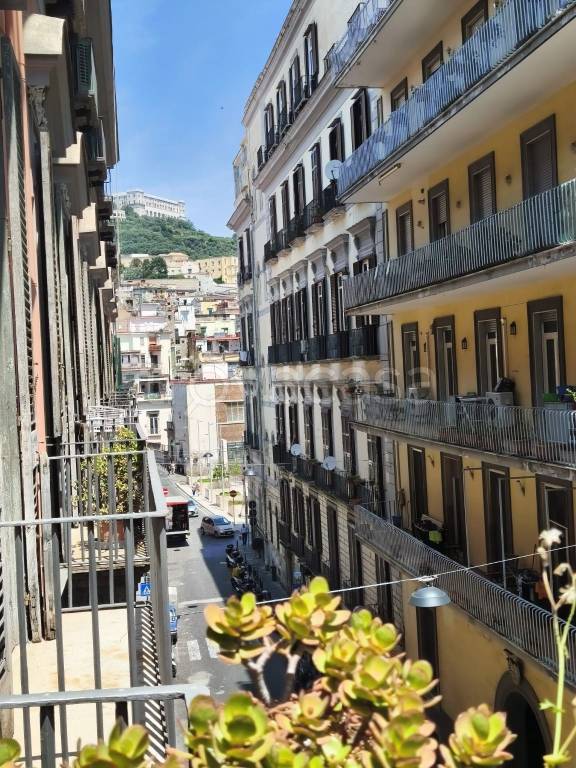 appartamento in vendita a Napoli in zona Chiaia