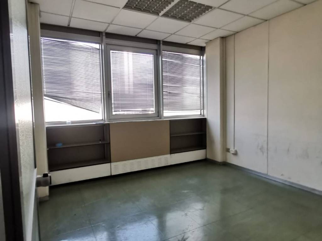 ufficio in vendita a Napoli in zona Zona Industriale-Ferrovia