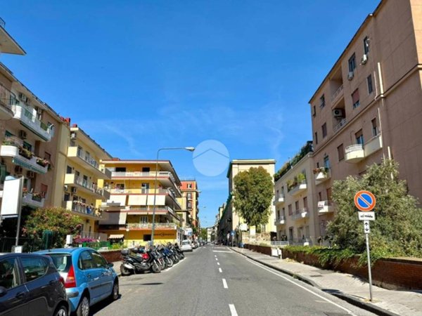 appartamento in vendita a Napoli in zona Chiaia