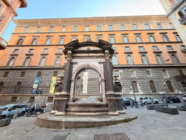 negozio in vendita a Napoli in zona San Lorenzo