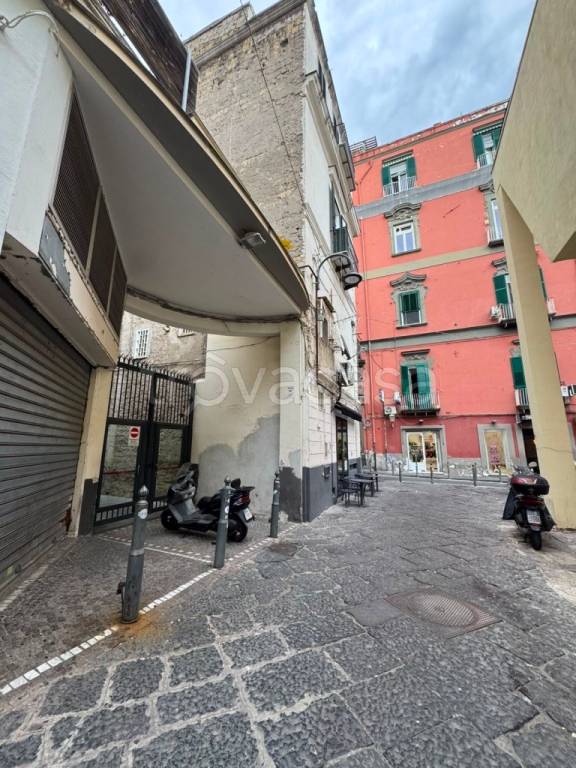 negozio in vendita a Napoli in zona Chiaia