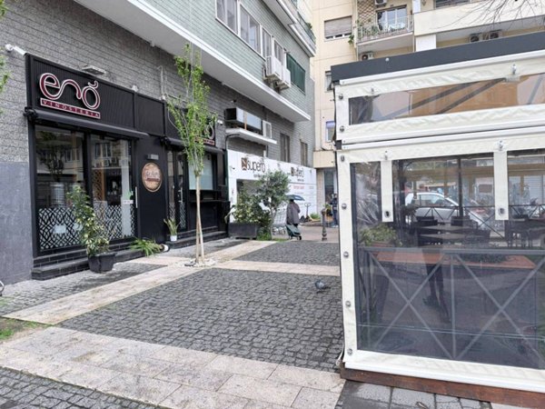 negozio in vendita a Napoli in zona Arenella