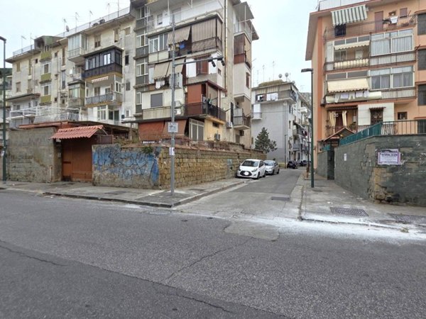 appartamento in vendita a Napoli in zona Barra