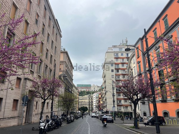 appartamento in vendita a Napoli in zona Chiaia