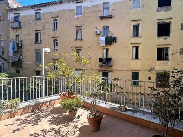 appartamento in vendita a Napoli in zona Stella