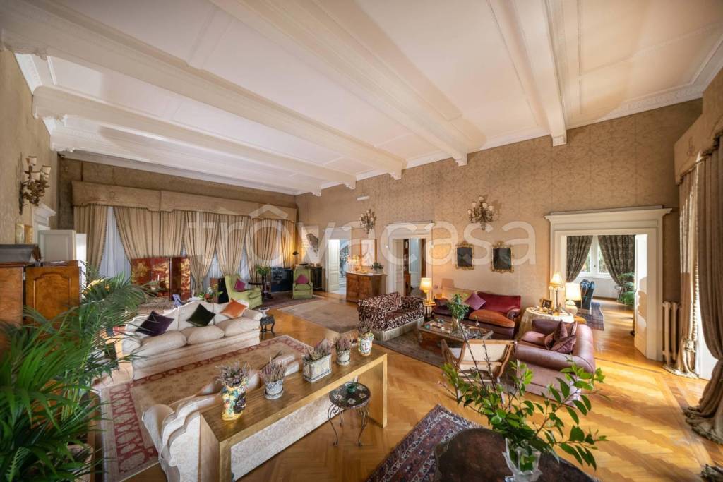 villa in vendita a Napoli in zona Chiaia