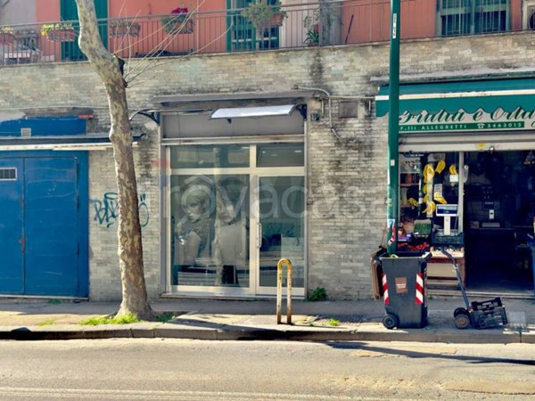 negozio in vendita a Napoli in zona Arenella