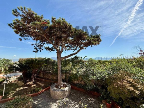 appartamento in vendita a Napoli in zona Posillipo