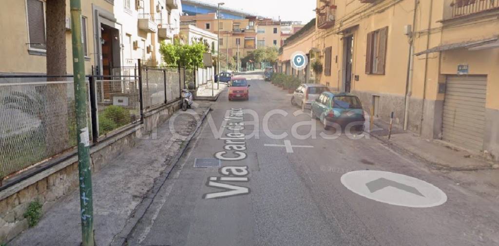 negozio in vendita a Napoli in zona San Carlo all'Arena