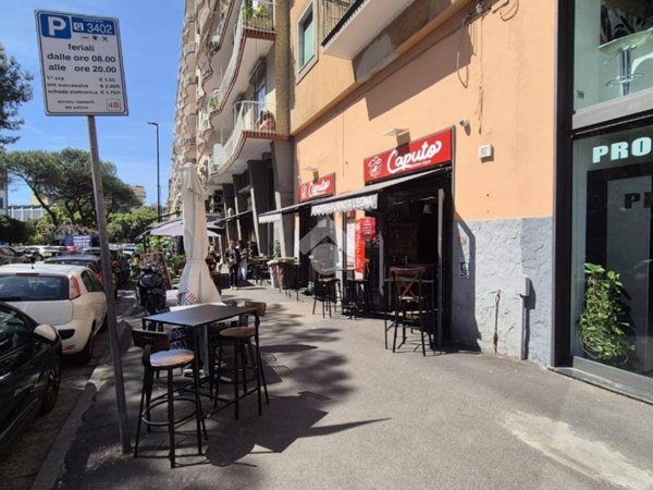 negozio in vendita a Napoli in zona Arenella