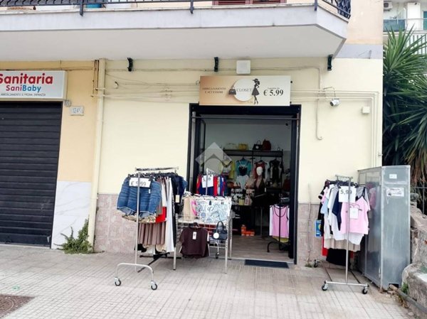 negozio in vendita a Napoli in zona Barra