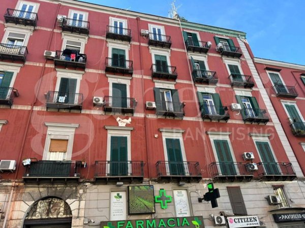appartamento in vendita a Napoli in zona Chiaia