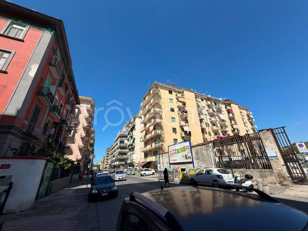 negozio in vendita a Napoli in zona Fuorigrotta
