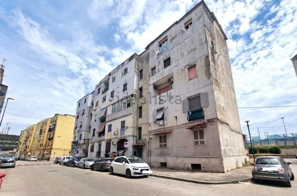 appartamento in vendita a Napoli in zona Poggioreale