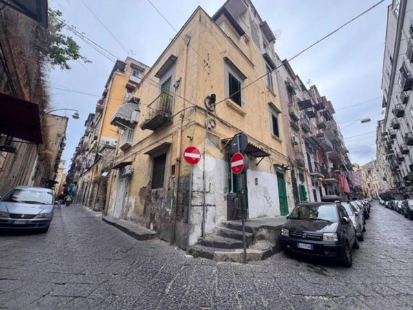appartamento in vendita a Napoli in zona San Lorenzo