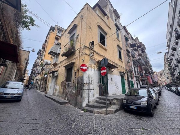 appartamento in vendita a Napoli in zona San Lorenzo