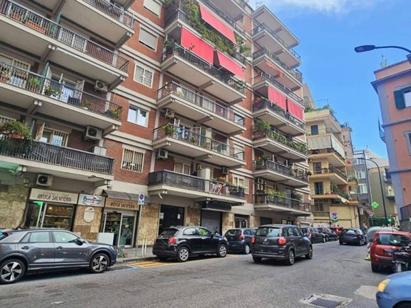negozio in vendita a Napoli in zona Vomero