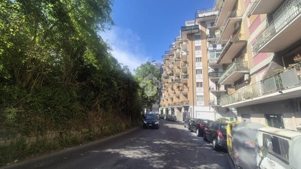 locale commerciale in vendita a Napoli in zona Vomero