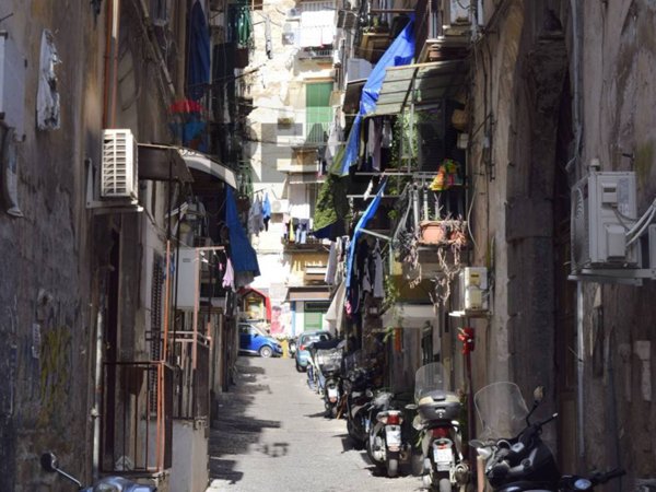 appartamento in vendita a Napoli in zona Stella