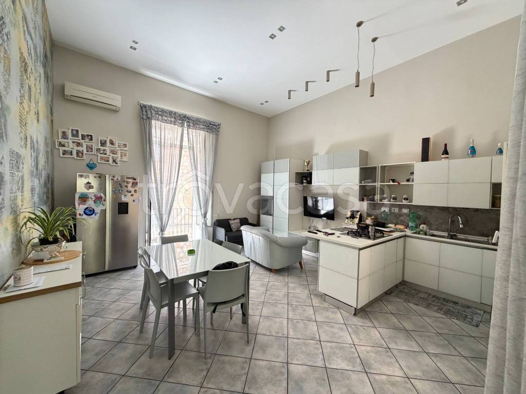 appartamento in vendita a Napoli in zona Porto