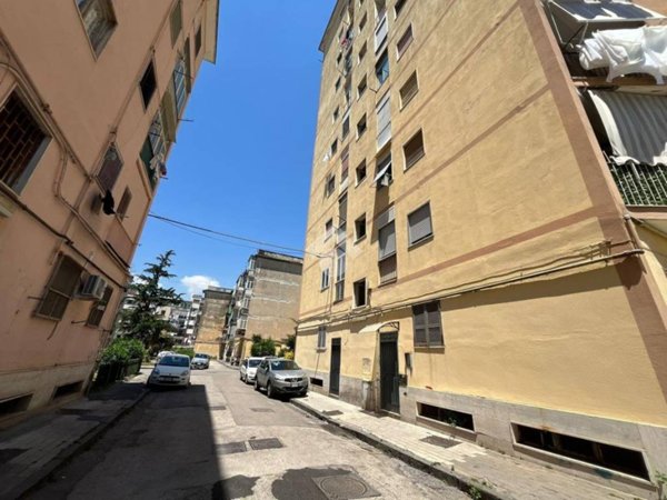 appartamento in vendita a Napoli in zona Barra