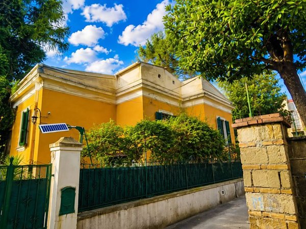 casa indipendente in vendita a Napoli in zona Arenella