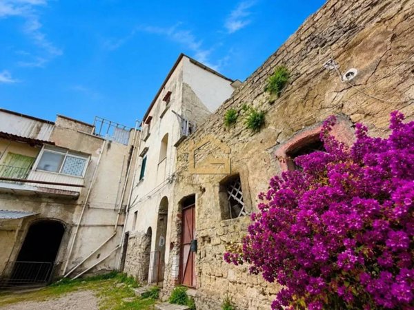 appartamento in vendita a Napoli in zona Chiaiano