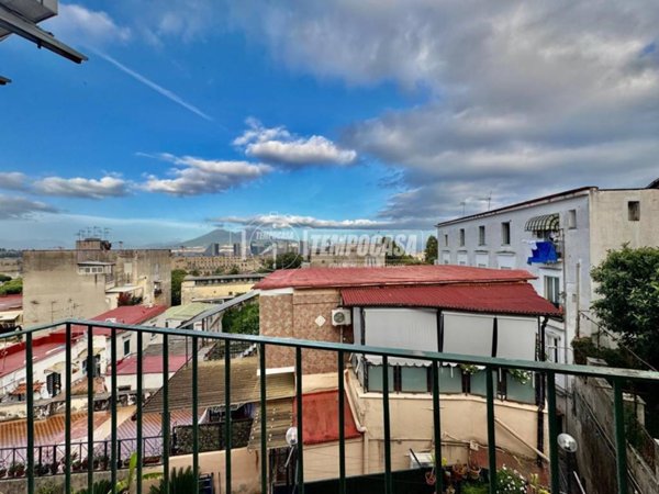 appartamento in vendita a Napoli in zona San Carlo all'Arena