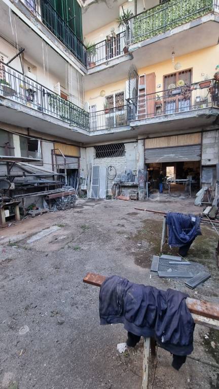 negozio in vendita a Napoli in zona Pianura