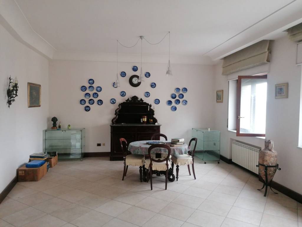 appartamento in vendita a Napoli in zona Chiaia