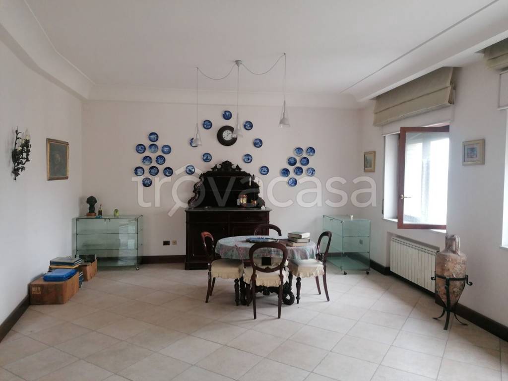 appartamento in vendita a Napoli in zona Chiaia