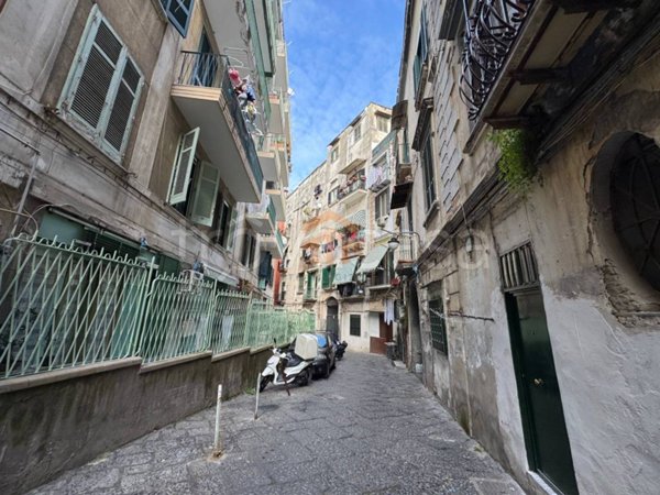 appartamento in vendita a Napoli in zona Chiaia