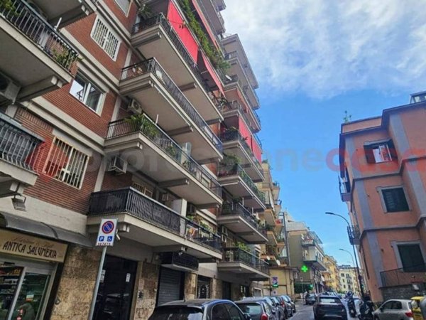 locale commerciale in vendita a Napoli in zona Vomero