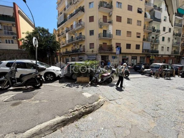 negozio in vendita a Napoli in zona Arenella