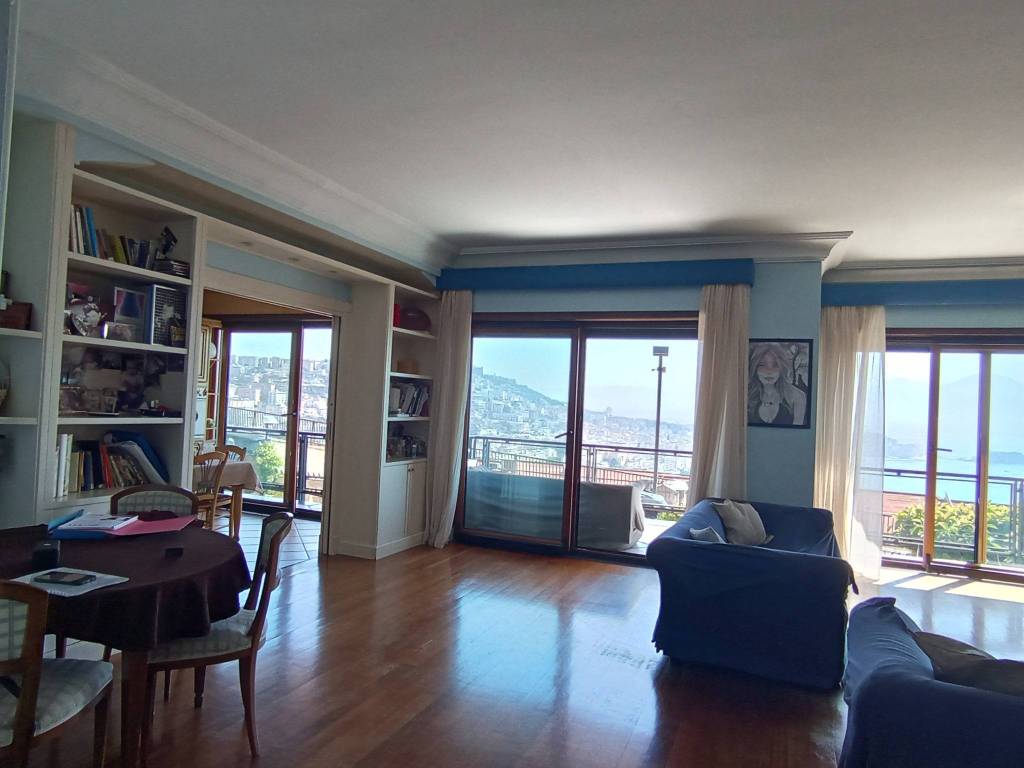 appartamento in vendita a Napoli in zona Posillipo