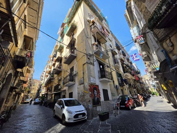 appartamento in vendita a Napoli in zona Stella
