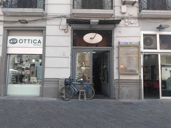 negozio in vendita a Napoli in zona San Ferdinando
