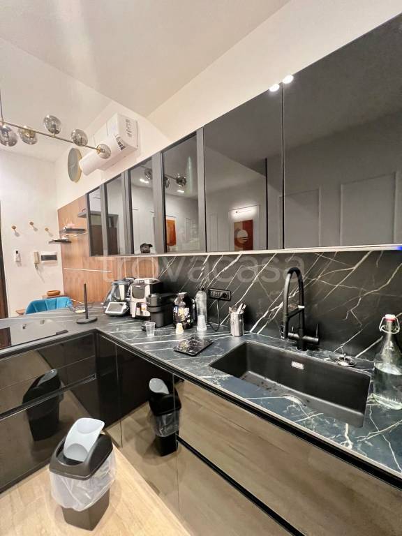appartamento in vendita a Napoli in zona Avvocata
